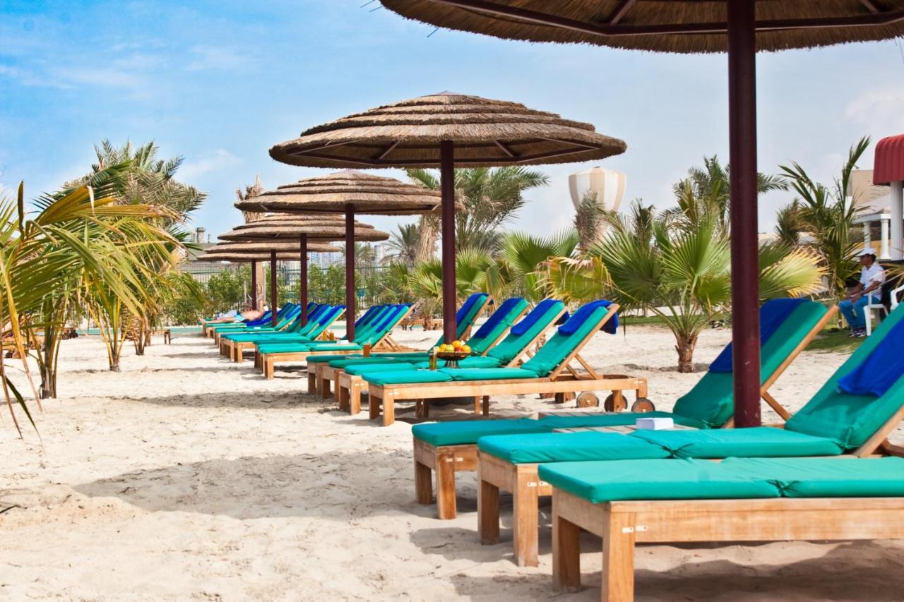 Sahara Beach Resort & Spa Šardžá Exteriér fotografie Beach at Jumeirah Beach Hotel