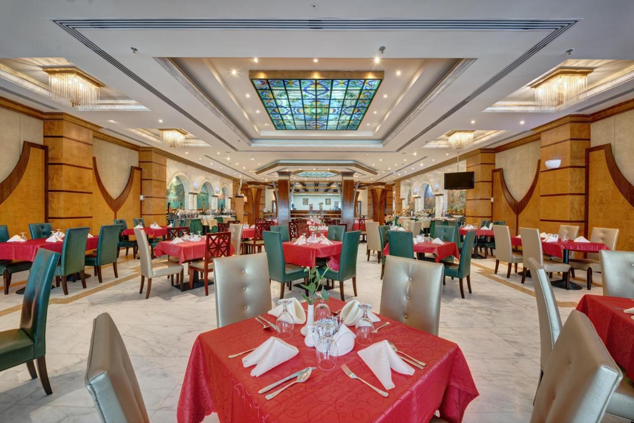Sahara Beach Resort & Spa Šardžá Exteriér fotografie The restaurant