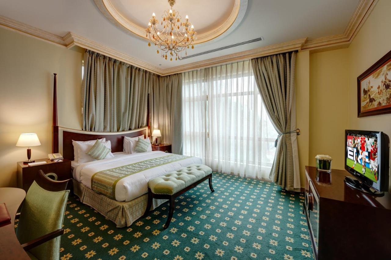 Sahara Beach Resort & Spa Šardžá Exteriér fotografie A bedroom at the hotel