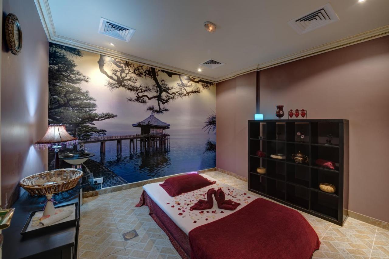 Sahara Beach Resort & Spa Šardžá Exteriér fotografie A massage room at a spa