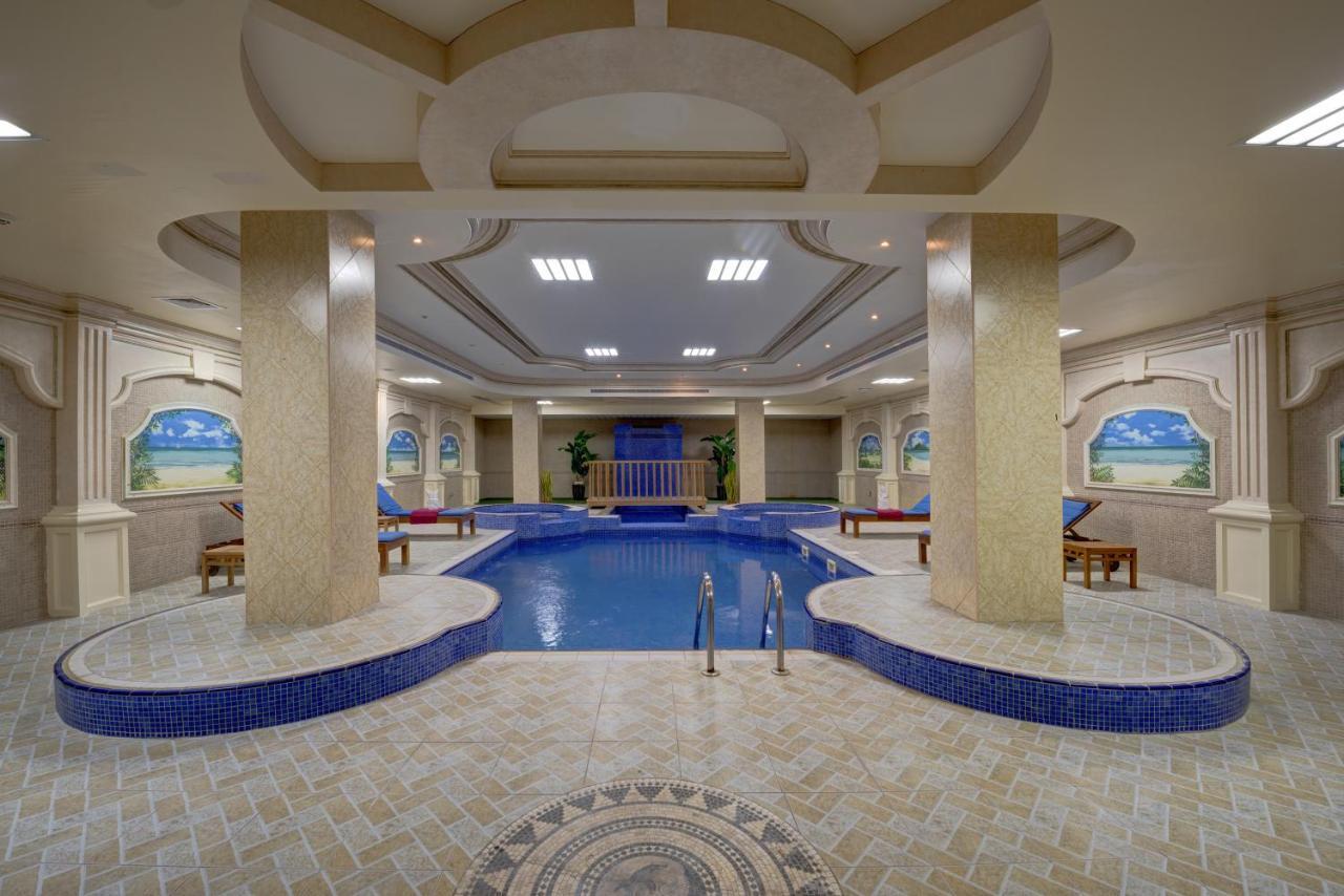 Sahara Beach Resort & Spa Šardžá Exteriér fotografie The pool at the spa