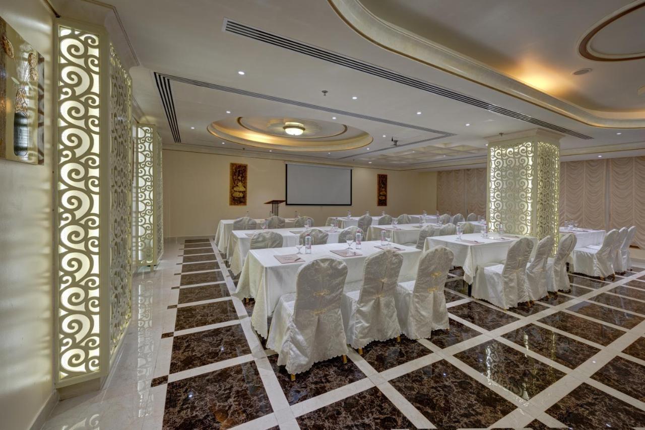 Sahara Beach Resort & Spa Šardžá Exteriér fotografie The ballroom