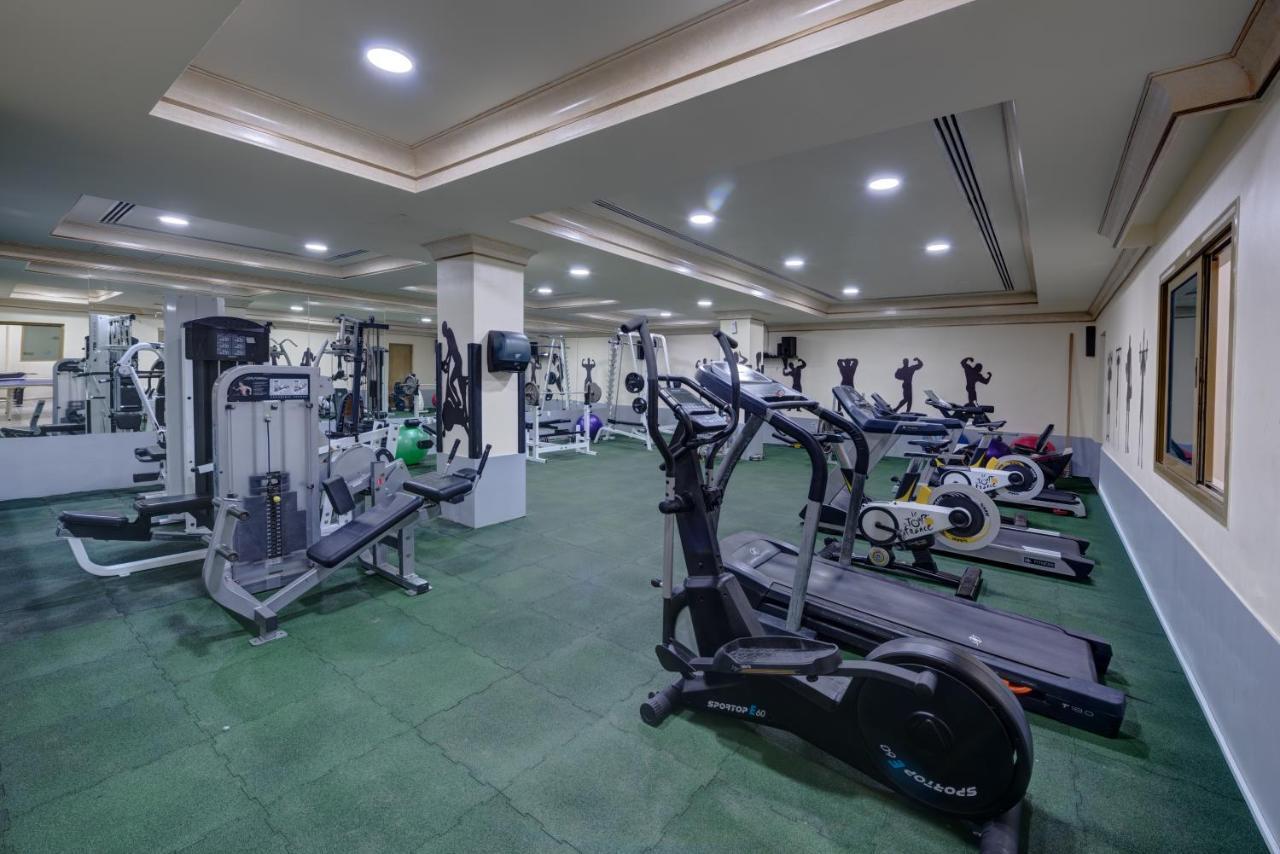 Sahara Beach Resort & Spa Šardžá Exteriér fotografie The gym at the hotel