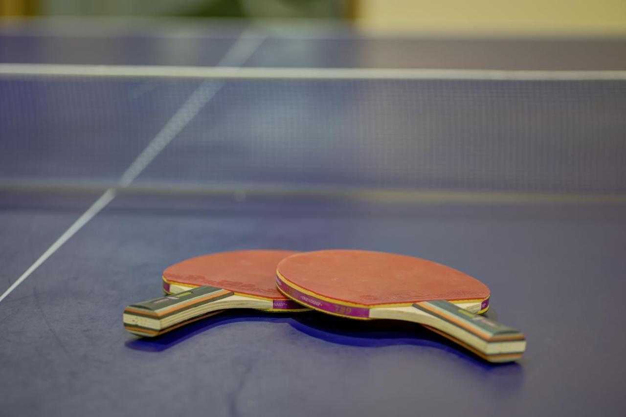 Sahara Beach Resort & Spa Šardžá Exteriér fotografie Table tennis bats
